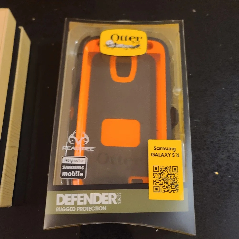 Samsung S4 US Cellular W/ Otter Box Case In Box